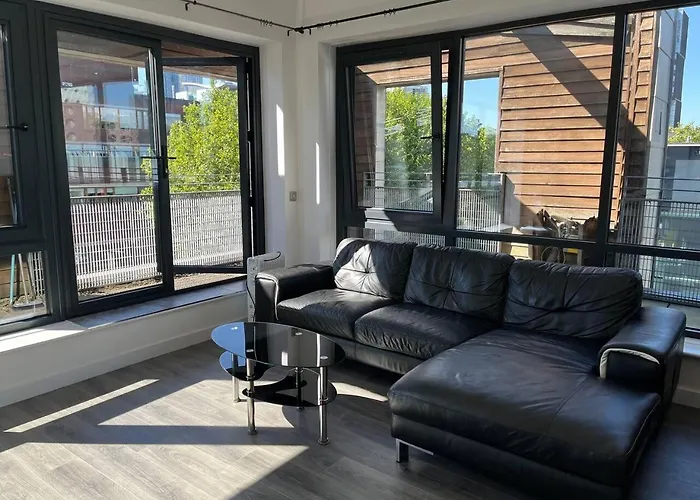 Lovely 2-Bed Apartment In Manchester