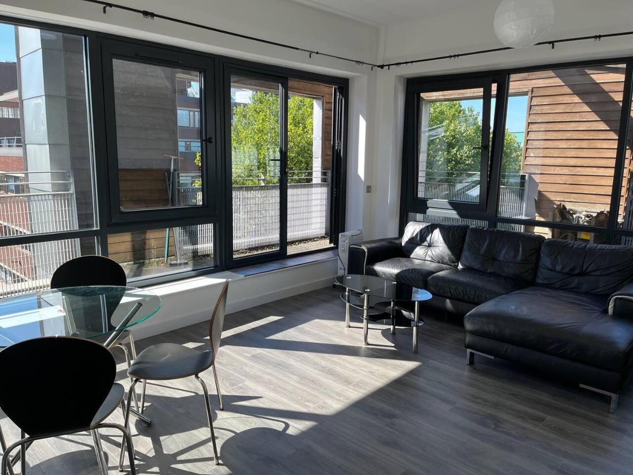 Apartamento Lovely 2-bed In Manchester
