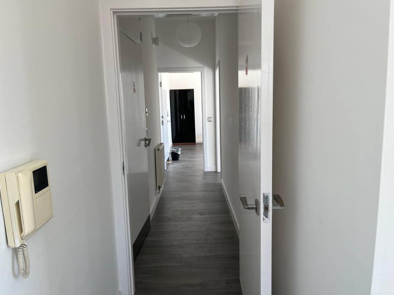 Lovely 2-bed In Apartamento