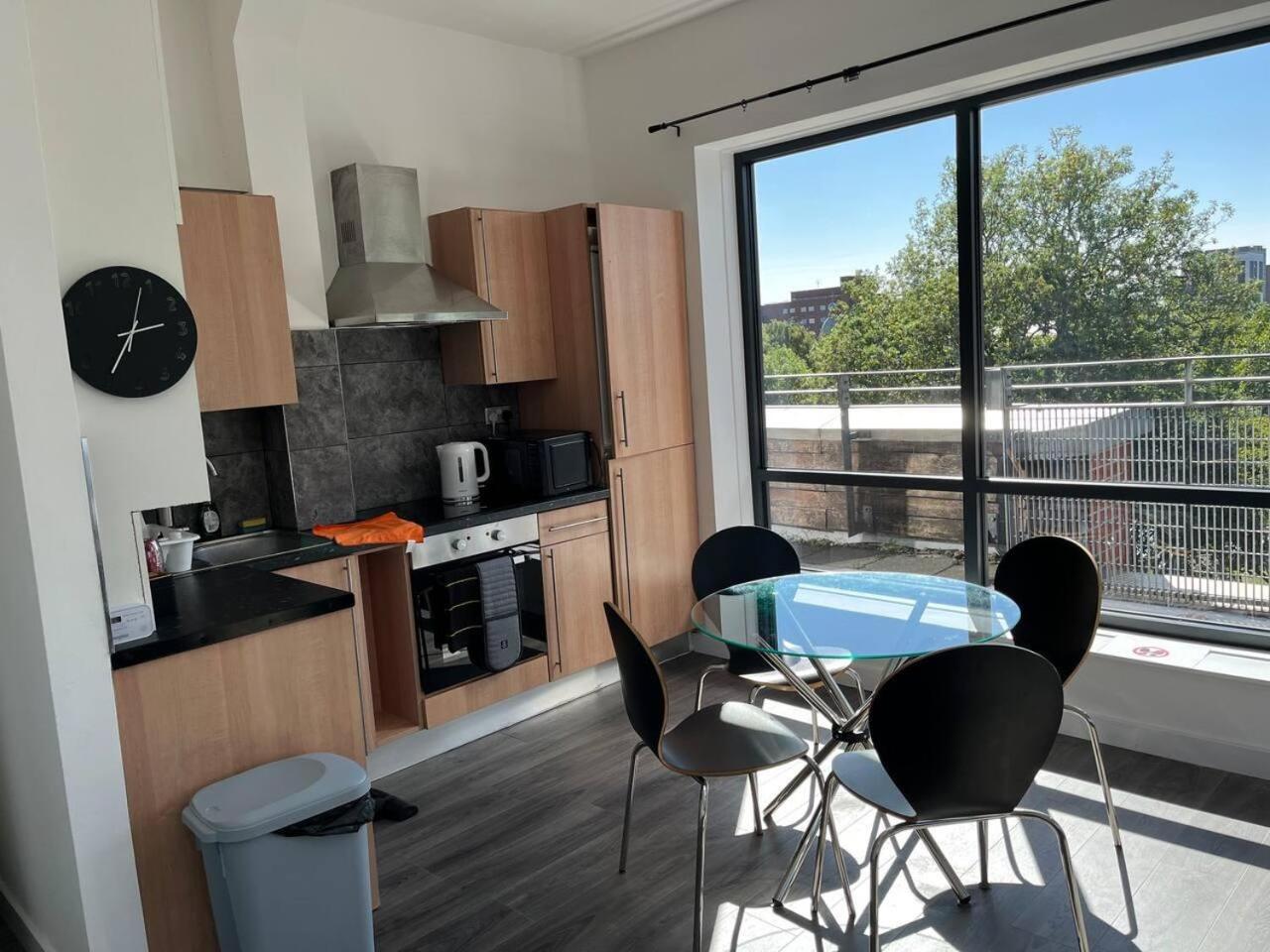 Apartamento Lovely 2-bed In Manchester